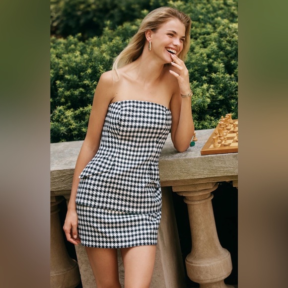 Anthropologie Dresses & Skirts - Anthropologie Strapless Peplum Tweed Mini Dress in Black & White Houndstooth